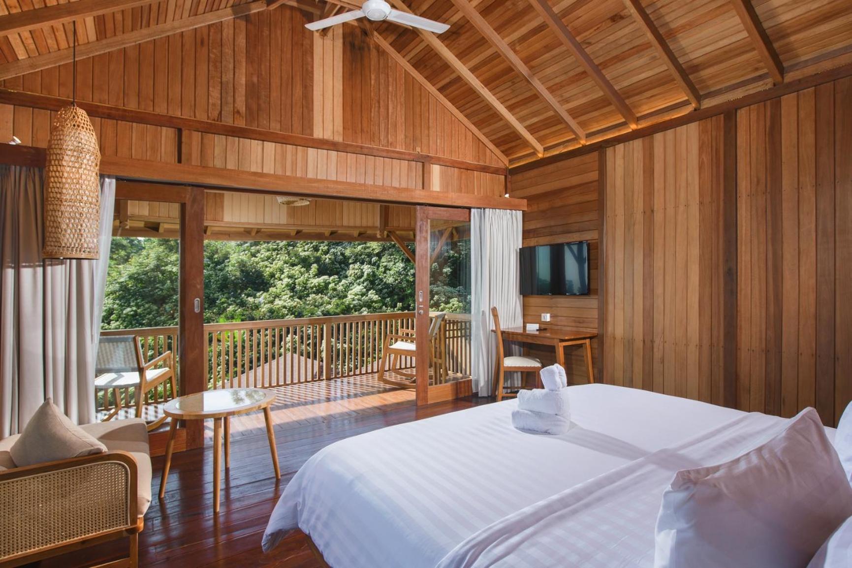 Giriwood Hotel & Villa Munduk Стая снимка