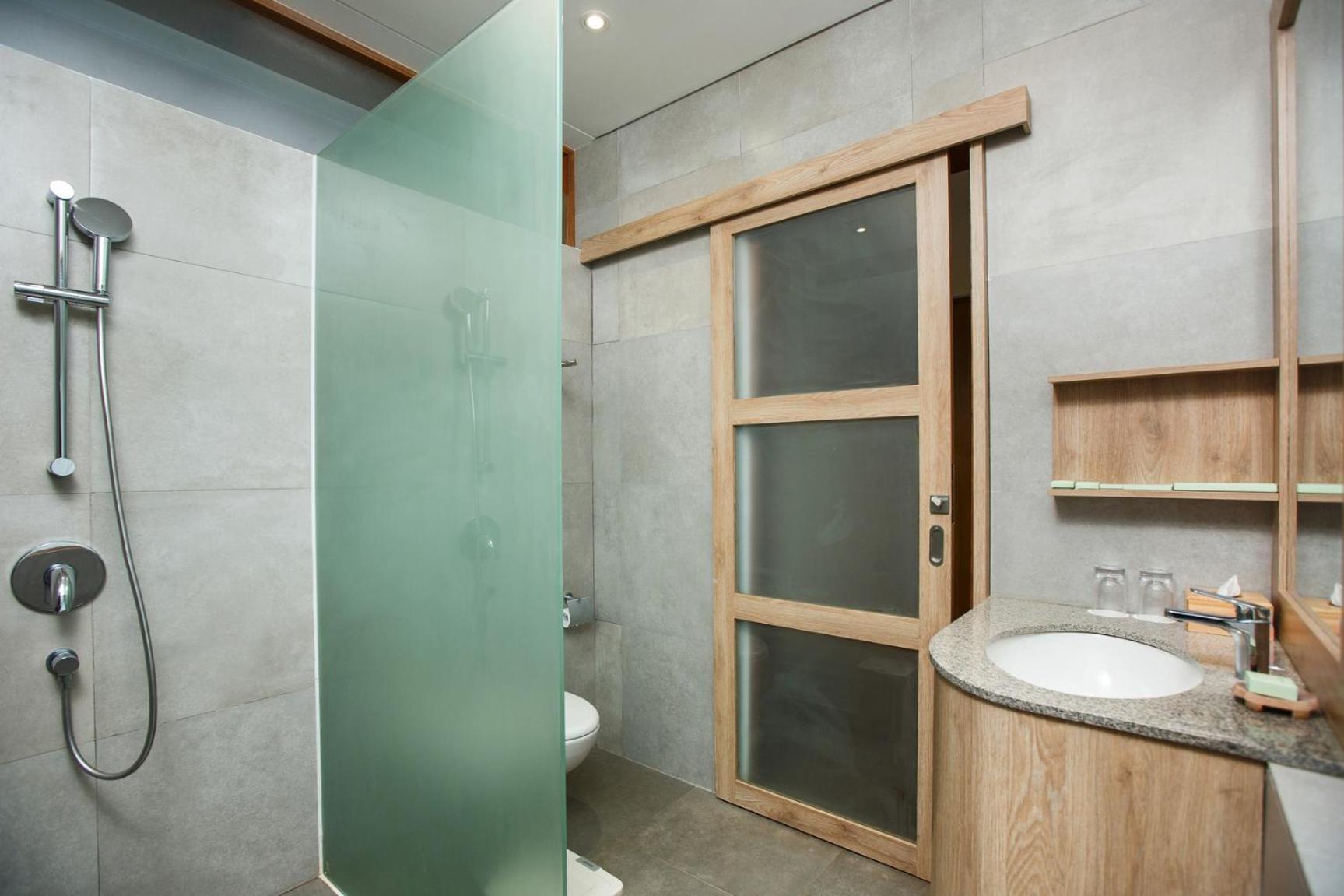 Giriwood Hotel & Villa Munduk Стая снимка